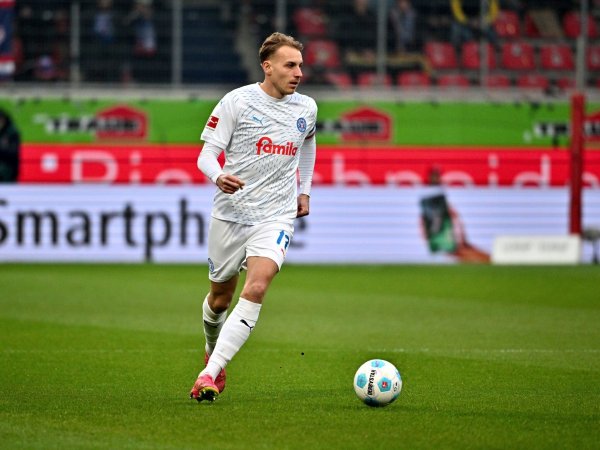 Timo Becker wechselt von Kiel zurück Schalke. - © Jan-Philipp Strobel/dpa