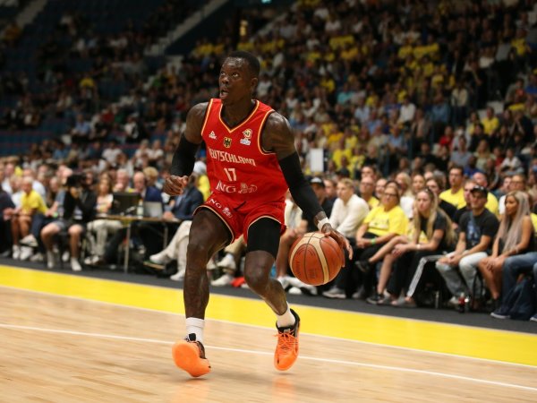 - © Matthias Stickel/dpa