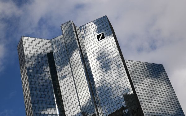 Die Deutsche Bank legt Zahlen für das zweite Quartal vor - hält die Gewinnserie? - © Arne Dedert/dpa