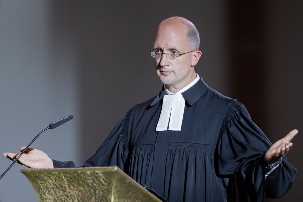 Sieben Gebote sollten aus Sicht des Präses der Evangelischen Kirche im Rheinland alle Wahlkämpfer über Parteigrenzen hinweg beherzigen. (Archivbild) - © Rolf Vennenbernd/dpa