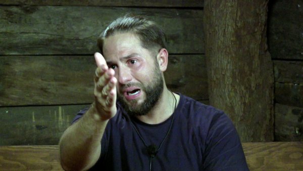Realitystar Maurice Dziwak wurde von Zehnkämpfer Jürgen Hingsen zum Weinen gebracht. - © ---/RTL/dpa