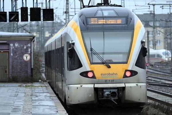 Es geht weiter - für diesen Zug der Eurobahn und für das Unternehmen insgesamt. - © Federico Gambarini/dpa