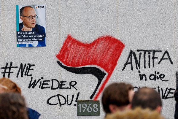 Nun sind nach eine Halle in Menden auch die CDU-Geschäftsstellen in Dortmund und Lünen beschmiert worden. (Archivbild). - © Christoph Reichwein/dpa