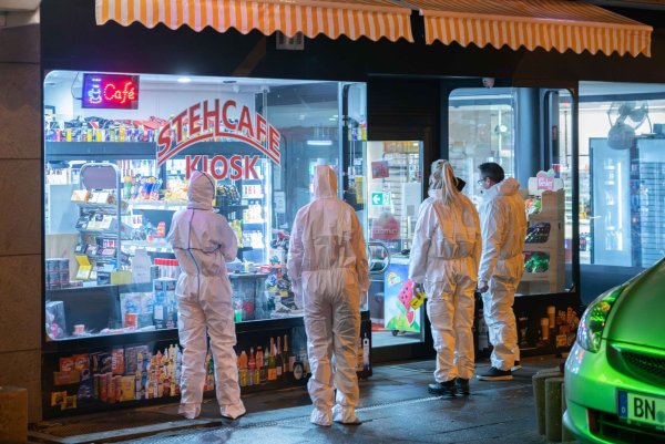 Schüsse in einem Kölner Kiosk: Ein 33-jähriger Angestellter wird verletzt. Es gibt eine Verbindung zu einem anderen Fall, bei dem ein Mann erschossen wurde. - © Vincent Kempf/dpa