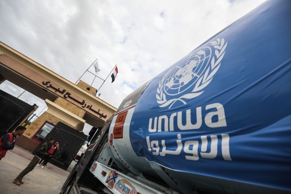 Rund die Hälfte der Unterstützungsleistungen für die Gaza-Bevölkerung wird vom Hilfswerk UNRWA bewerkstelligt. (Archivbild) - © Gehad Hamdy/dpa