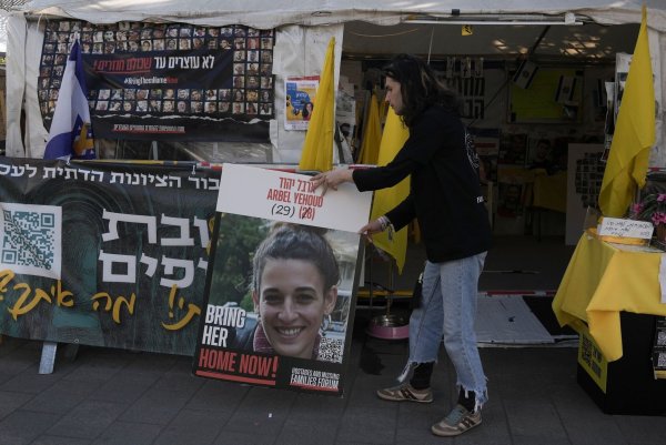 Israel wollte, dass die 29 Jahre alte Deutsch-Israelin Arbel Yehud als Zivilistin schon am vergangenen Samstag freikommt. - © Mahmoud illean/AP/dpa