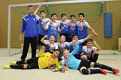 Der E-Junioren-Champion: Der SC Bad Salzuflen mit (oben von links)

Trainer Sahin Aytan, Merwan Omar, Azad Avanas, Rojhat Kotlo, Rohni Bulut, Asad

Özmen, (Mitte von links) Ahmed Özden, Luke Montag, Jonas Derbas, Robo Aytan

sowie (vorne von links) Maurice Boureima und Aaron Bierweller. - © Kai Hahn