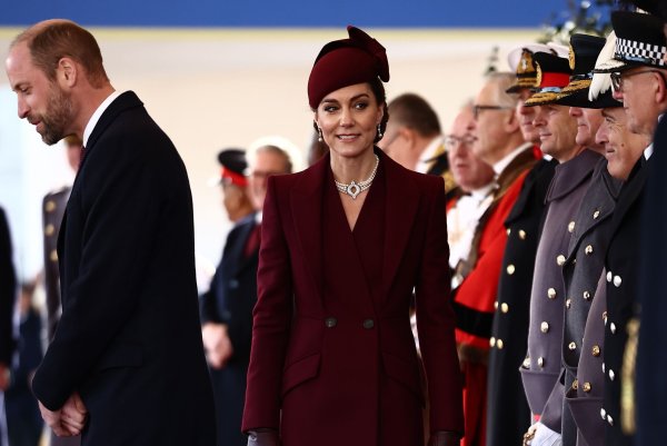 Für Kate (M.) ist es der wichtigste Termin seit ihrer Krebserkrankung. - © Henry Nicholls/PA Wire/dpa
