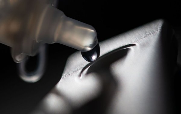 Kombi-Selbsttests auf Corona, Influenza und RSV sind besonders für Risikopatienten nützlich, da sie schnelle Behandlungsentscheidungen ermöglichen. - © Marijan Murat/dpa/dpa-tmn