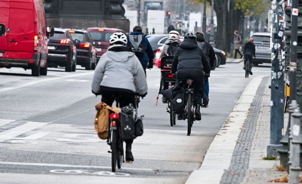 Das Land will ein Leasingangebot für normale Räder und E-Bikes einführen. (Symbolbild) - © Jens Kalaene/dpa
