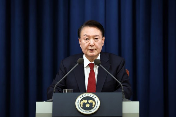 Südkoreas Präsident hat zunächst das Kriegsrecht in seinem Land ausgerufen - und will es nun wieder aufheben. - © Uncredited/South Korea Presidential Office/AP/dpa