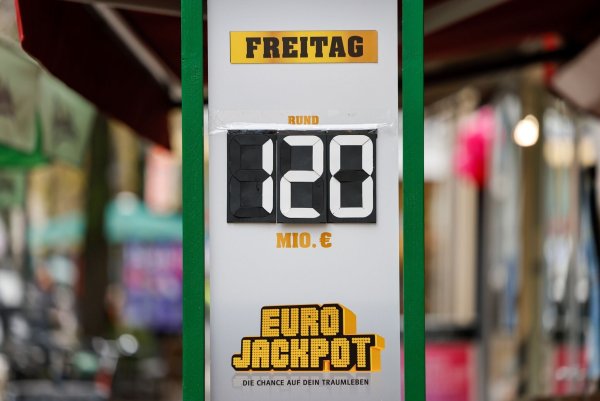 Die 120 Millionen Euro bleiben vorerst weiter im Jackpot. (Archivbild) - © Thomas Banneyer/dpa