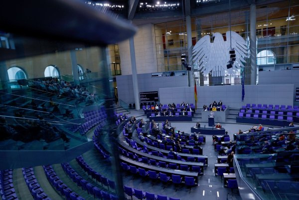 Der Bundestag stimmte über den ersten Etat der schwarz-roten Regierung ab. - © Carsten Koall/dpa