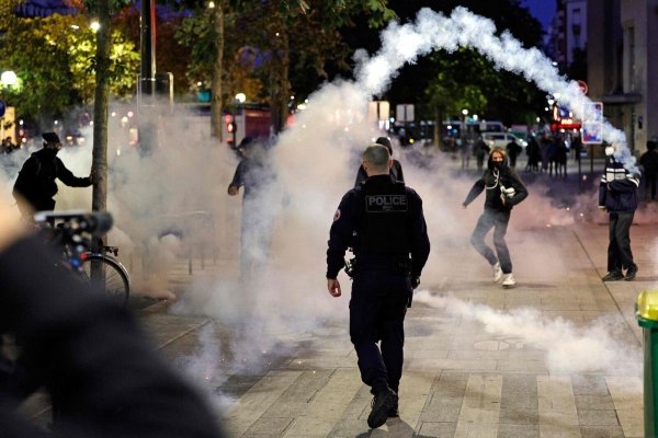 Schon am Morgen gab es bei dem Protesttag einige Festnahmen. - © Geoffroy Van Der Hasselt/AFP/dpa
