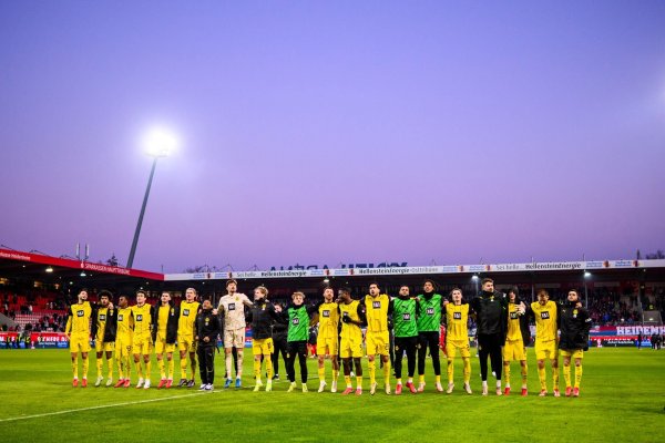 Gewannen am Samstag mit 2:1 in Heidenheim: Die Profis von Borussia Dortmund. - © Tom Weller/dpa