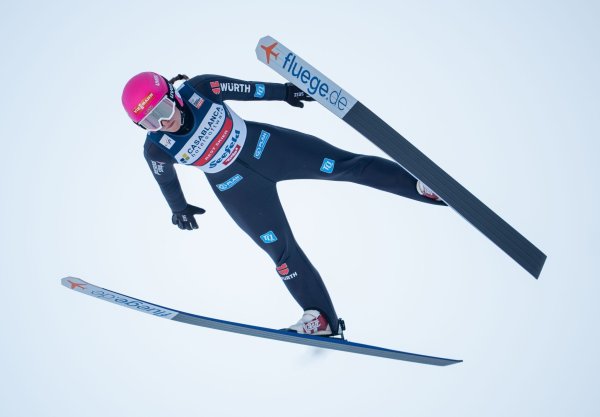 Nathalie Armbruster sichert sich den nächsten Sieg. - © Georg Hochmuth/APA/dpa