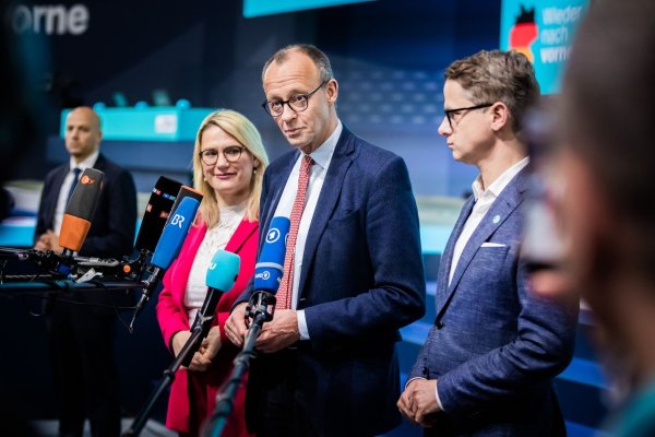 Die CDU will mit einem «Sofortprogramm» nach einer Regierungsübernahme die Wirtschaft ankurbeln und für mehr Sicherheit sorgen. Überschattet das AfD-Thema den Wahlparteitag in Berlin? - © Christoph Soeder/dpa