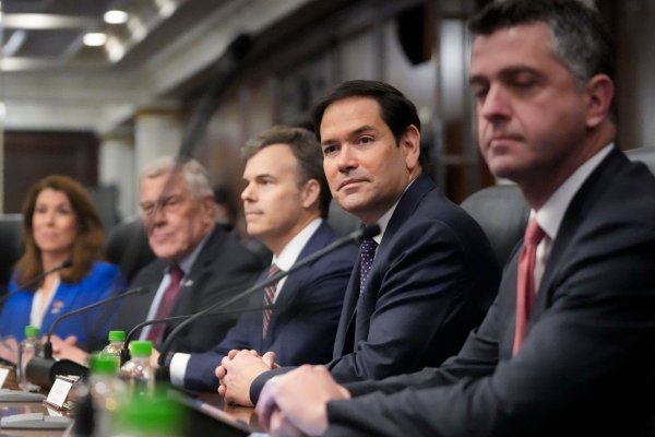 US-Außenminister Rubio hat sich mit Präsident Mulino getroffen. - © Mark Schiefelbein/POOL AP/AP/dpa