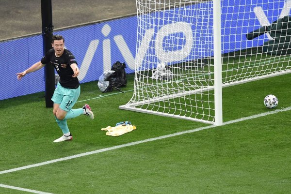 Michael Gregoritsch schoss Österreich als Joker in Führung. - © Mihai Barbu/Pool AFP/AP/dpa