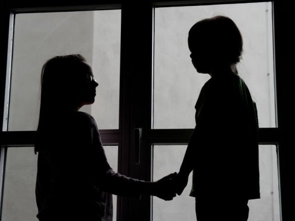 Für Kinder, die massiv vernachlässigt oder sogar misshandelt werden, ist das Jugendamt oft die einzige Rettung - © FOTO: PICTURE ALLIANCE