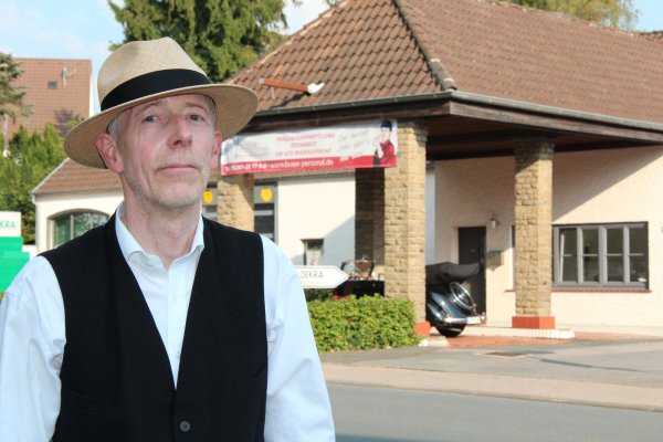 Hat sich mit der Historie der Tankstelle beschäftigt: Martin Harmel. - © Foto: Pavlustyk