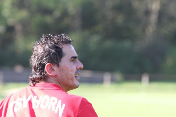 Teammanager und Co-Trainer beim TSV Horn: Haki Ünal überrascht die Entwicklung bei seinem Verein. - © Foto: Lucas