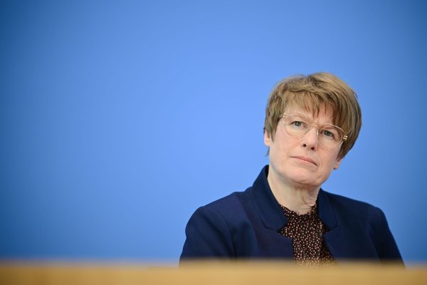 Berater von Wirtschaftsministerin Katherina Reiche sehen Deutschland in einer schweren strukturellen Krise. - © Sebastian Christoph Gollnow/dpa