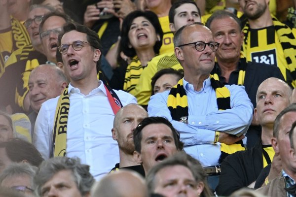 Als Besucher eines BVB-Spiels im Mai 2023: Bundeskanzler Friedrich Merz. (Archiv) - © Bernd Thissen/dpa