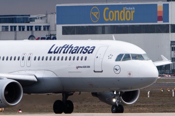 Lufthansa und Condor - © Foto: Silas Stein/dpa