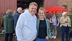 Oliver Humke und seine Frau Insa auf der Wahlparty der SPD in Alverdissen. - © Nadine Uphoff