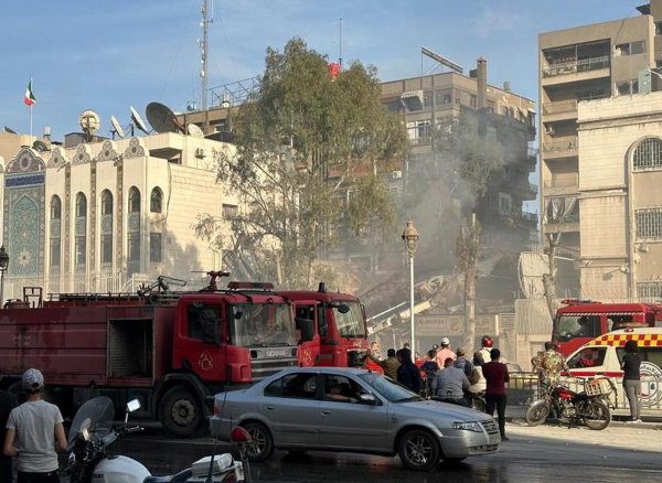 Das zerstörte Gebäude auf dem Gelände der iranischen Botschaft in Damaskus. - © Hummam Sheikh Ali/XinHua/dpa