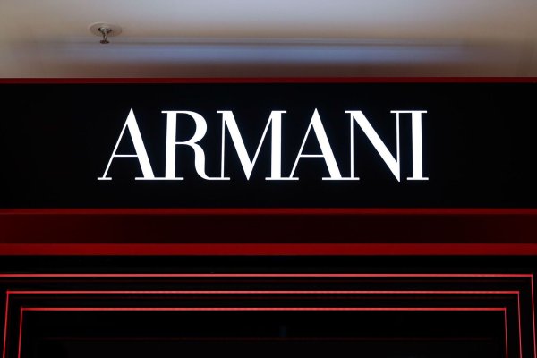 Die italienische Wettbewerbsbehörde hat Armani-Unternehmen zu einer Geldstrafe von 3,5 Millionen Euro verurteilt. (Symbolbild) - © Gerald Matzka/dpa