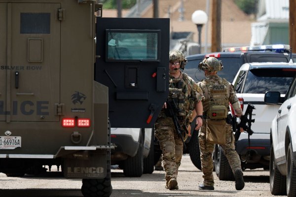 Einsatzkräfte nach den Schüssen in Anaconda im US-Bundesstaat Montana. - © Joseph Scheller/The Montana Standard/AP/dpa