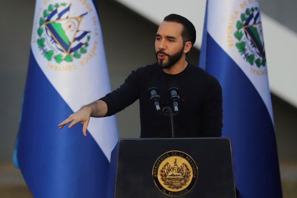 Präsident Nayib Bukele regiert das kleinste mittelamerikanische Land seit 2019. (Archivbild) - © Salvador Melendez/AP/dpa