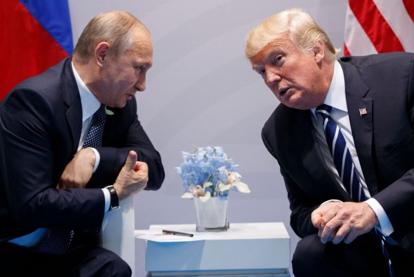 Der russische Präsident Wladimir Putin und sein US-Kollege Donald Trump sollen sich nach Angaben aus Moskau bald treffen. (Archivbild) - © Evan Vucci/AP/dpa