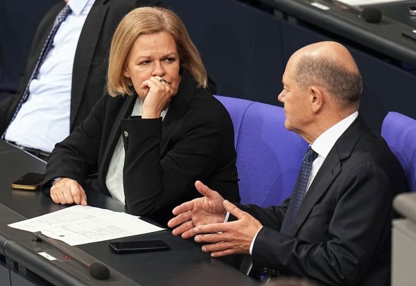 Bundesinnenministerin Nancy Faeser (SPD) sagt: Es würde ins Bild passen, dass hier eine russische Einflussoperation vorliegt. - © Michael Kappeler/dpa