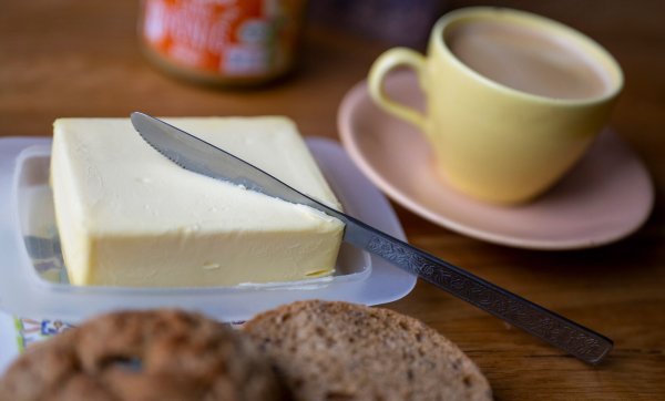 Erst im Oktober war ein Rekordpreis für Butter erreicht worden. (Symbolbild) - © Monika Skolimowska/dpa