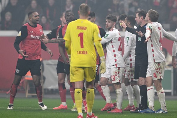Bayer Leverkusen gewann das emotionale Pokal-Derby gegen den 1. FC Köln. - © Federico Gambarini/dpa