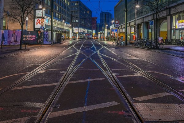 Erneut will die Gewerkschaft Verdi per Warnstreik den Nahverkehr in Berlin weitgehend lahmlegen. (Archivbild) - © Fariha Farooqui/dpa