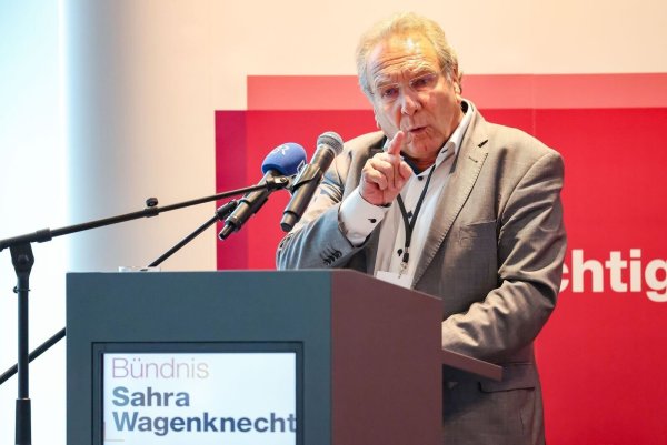 Bayerns BSW-Landeschef Klaus Ernst betrachtet die Parteiaustritte als ganz normalen Vorgang (Archivbild). - © Daniel Löb/dpa