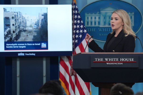 Das Weiße Haus bemüht sich, die Äußerungen von Trump zur Zukunft des Gazastreifens zu entschärfen. - © Evan Vucci/AP/dpa