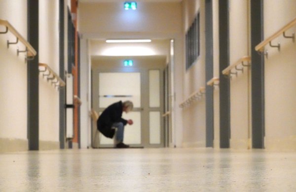 Geht es um Einweisungen gegen den Willen der Patientinnen und Patienten in ein Krankenhaus, gibt es keine Unterschiede zwischen Ärztinnen und Ärzten (Symbolfoto). - © Tim Vogel/dpa