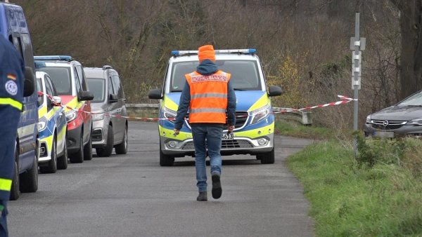 Der Mann erlag noch am Unglücksort seinen Verletzungen. - © -/Nord-West-Media TV/dpa