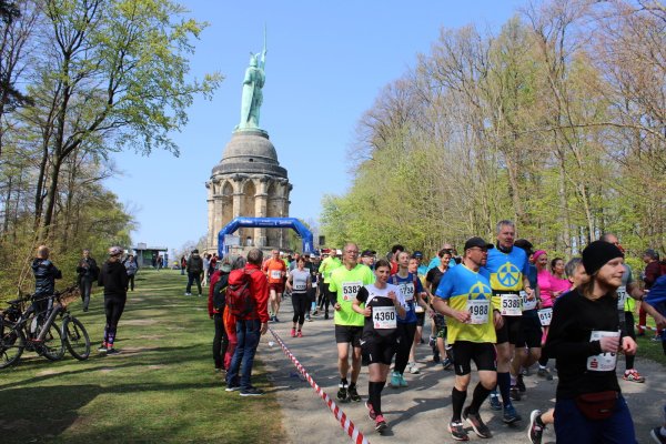 Der Hermannslauf startet traditionell in Detmold. - © Archivfoto: Philipp Kersten