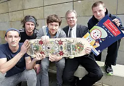 Andreas Weigert, Fabian Bitici, Sebastian Wappelhorst, Hans-Rudolf Holtkamp und Alex Kost (v.l.). - © FOTO: WOLFGANG RUDOLF