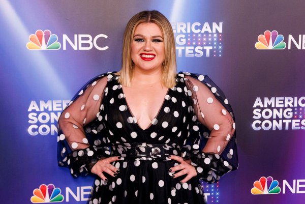 Für Kelly Clarkson standen im August eigentlich noch vier Konzerte in Las Vegas auf dem Programm. (Archivbild) - © Willy Sanjuan/Invision/AP/dpa