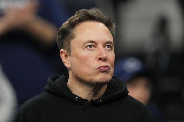 Elon Musk zog in eine ruhige Sackgasse in einem Vorort von Austin. Die Bewohner sind nicht glücklich über den neuen Nachbarn. (Archivbild) - © Matt Rourke/AP/dpa