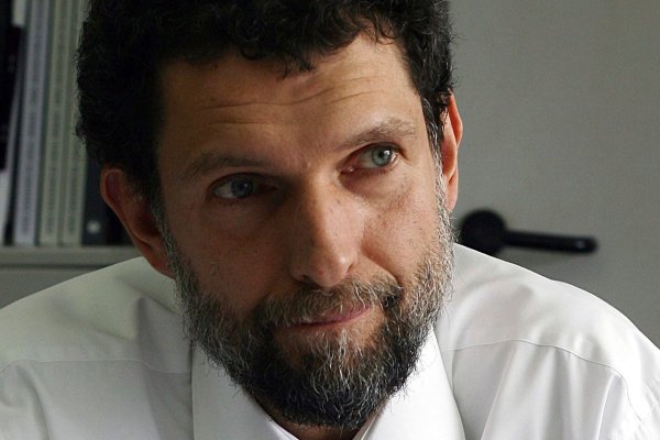Der türkische Kulturförderer Osman Kavala erhält die Goethe-Medaille, das offizielle Ehrenzeichen der Bundesrepublik Deutschland. (Archivbild) - © -/AP/dpa