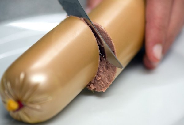 Bundesverwaltungsgericht urteilt zu Streit um Wurstverpackung (Symbolbild). - © Federico Gambarini/dpa