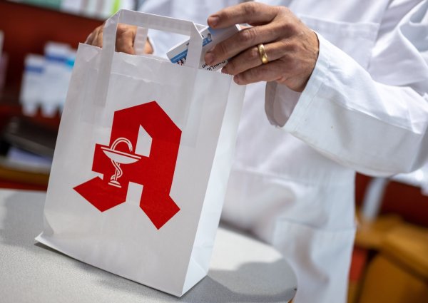 «Zu Risiken und Nebenwirkungen lesen Sie die Packungsbeilage und fragen Sie Ihren Arzt oder Apotheker» - hat dieser Spruch bald ausgedient? - © Monika Skolimowska/dpa
